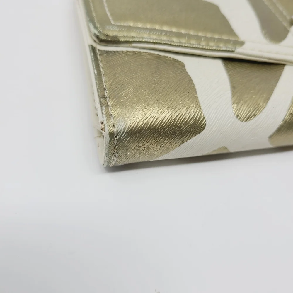 Women's Gold and Cream Faux Leather Tri-Fold Fashion Wallet (One Size)